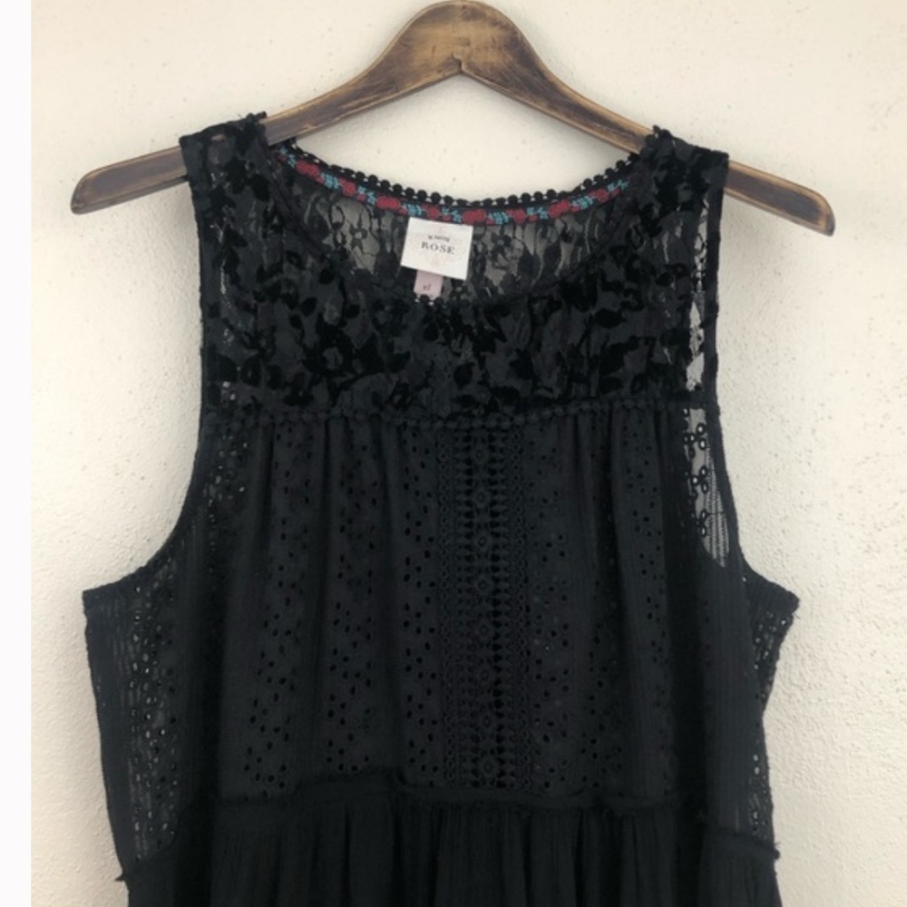 Knox Rose Size M Black Eyelet & Lace Tank Top